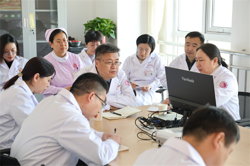 查房座談會(huì)(1).jpg
